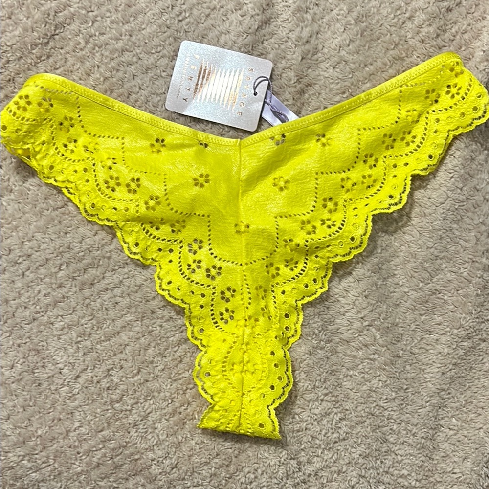 Savage X Fenty Bombshell Broderie High Leg Lace Thong